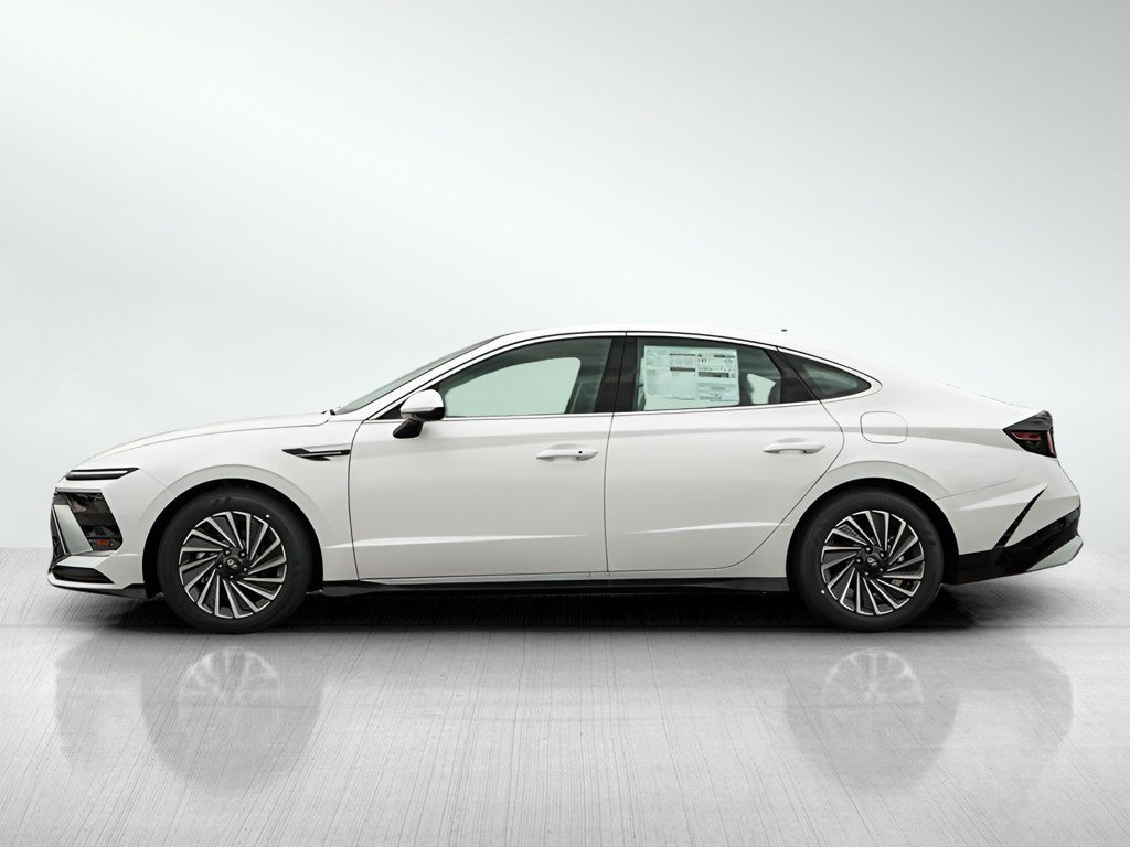 New 2026 Serenity White Hyundai SEL FWD image 4