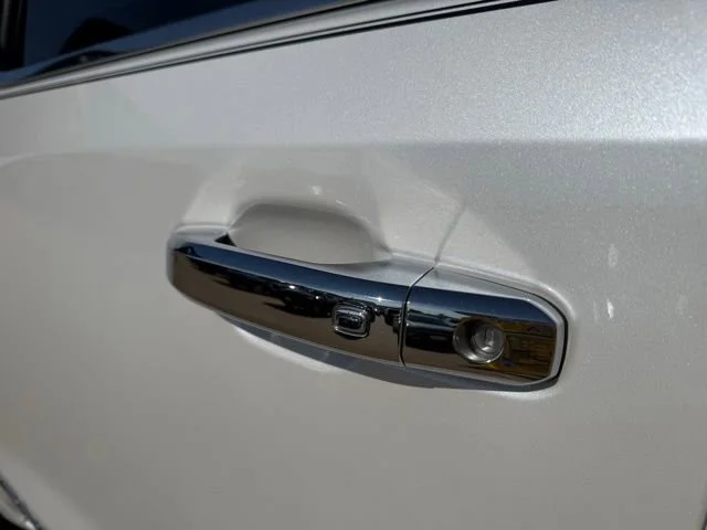 Used 2024 White Frost Tricoat GMC Denali image 60