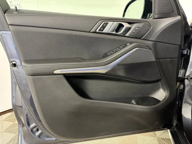 Used 2019 Gray BMW xDrive40i image 10