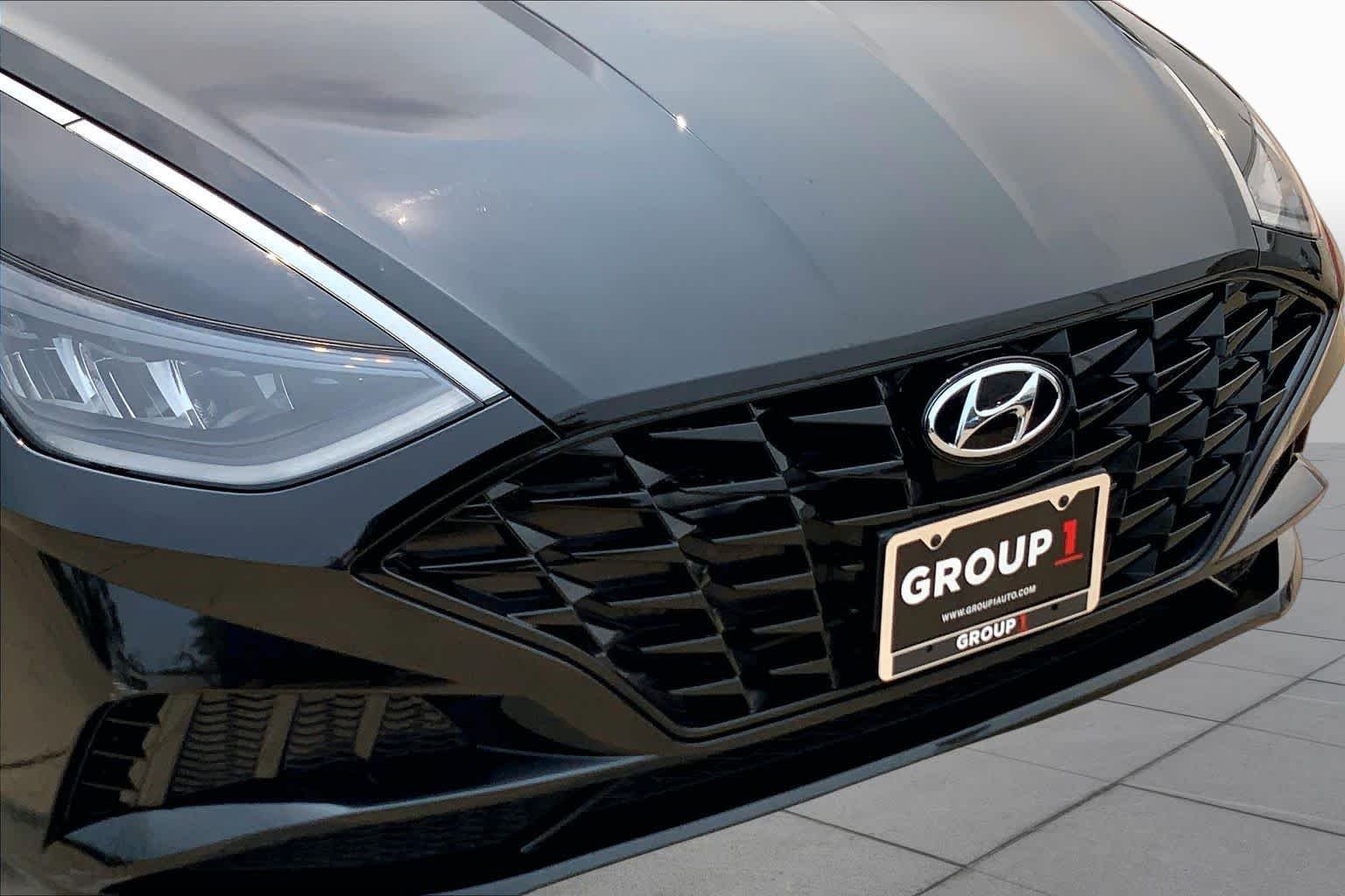 Used 2022 Phantom Black Hyundai SEL image 29