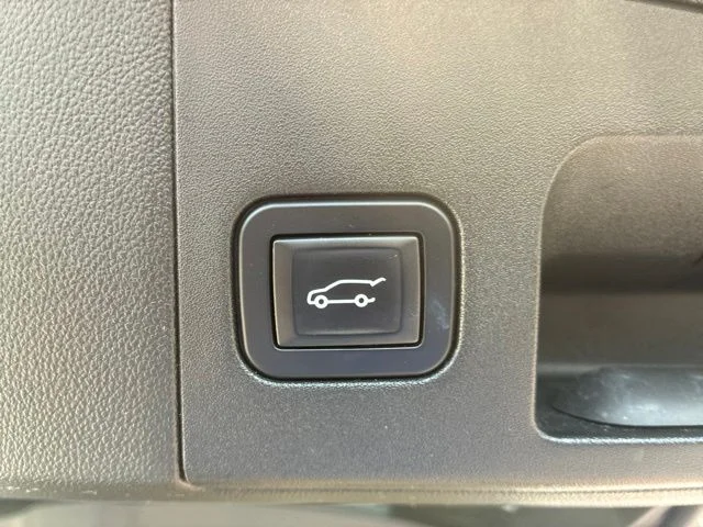 Used 2017 Stellar Black Metallic Cadillac Premium Luxury image 9