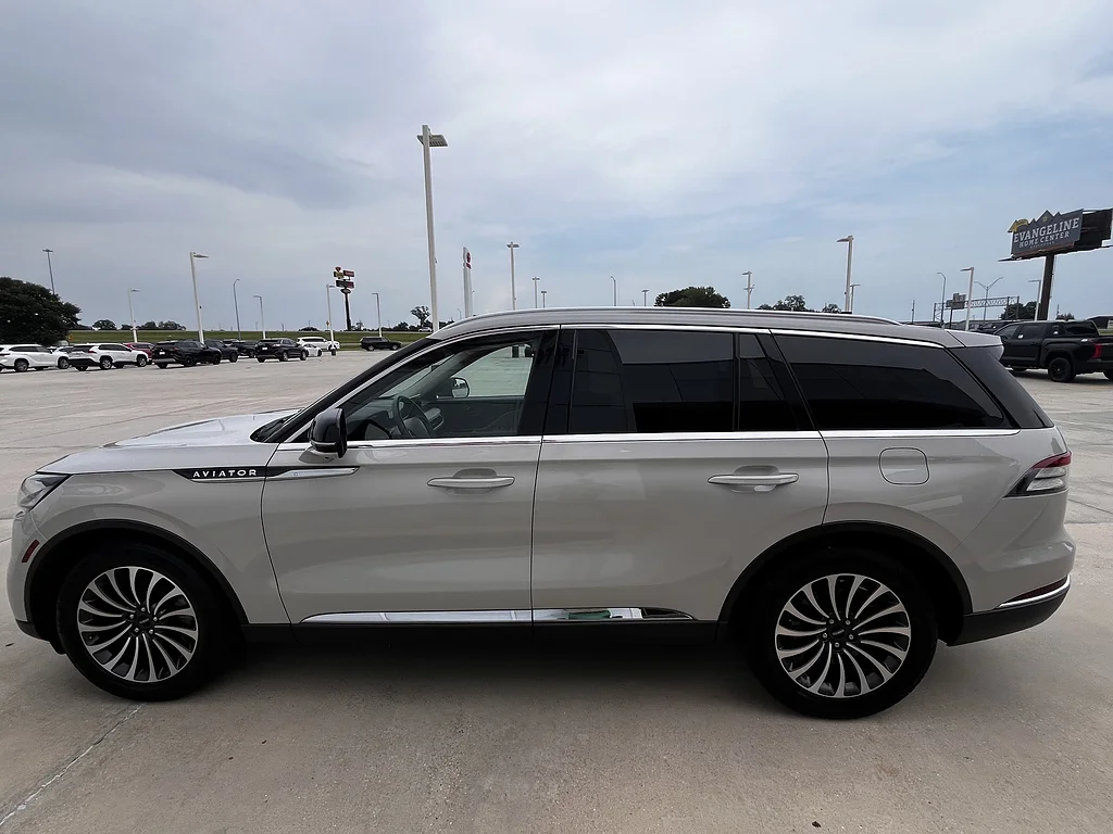 Used 2023 Ceramic Pearl Lincoln Reserve image 6