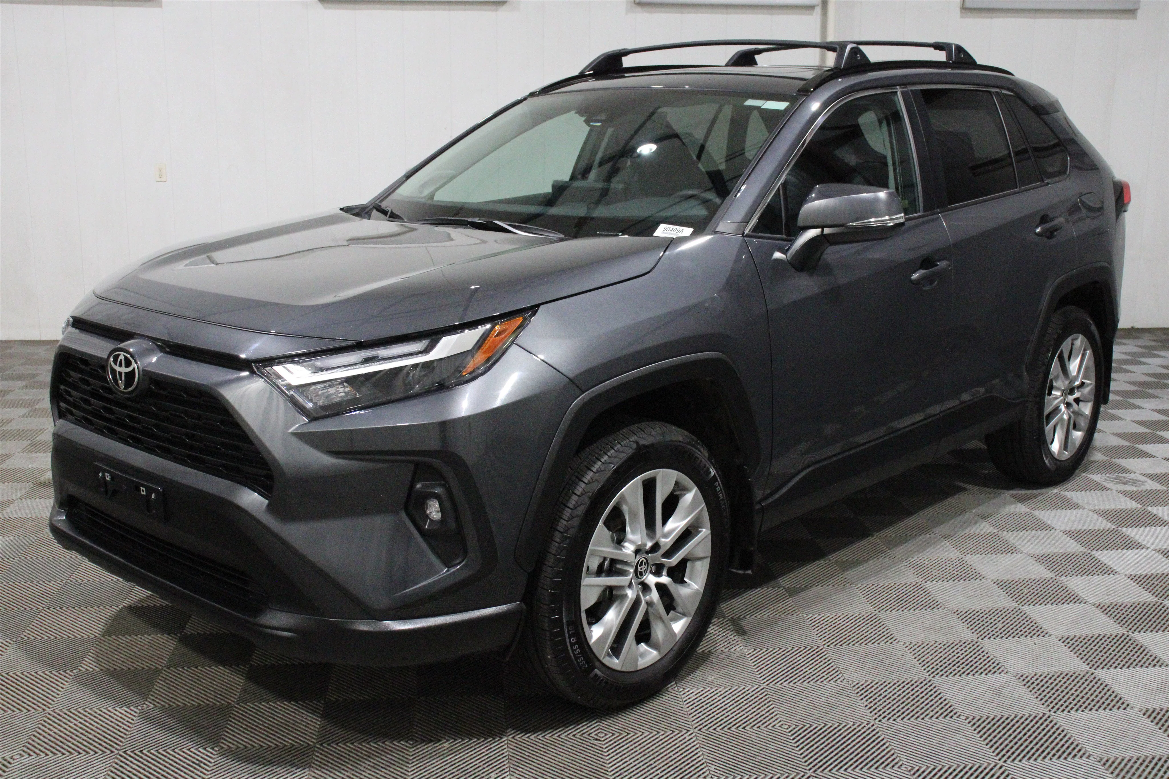 Used 2025 Gray Toyota XLE Premium image 37