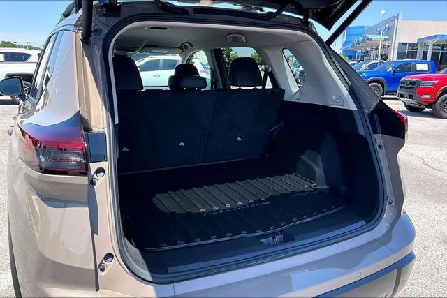 Used 2025 Beige/tan Nissan Rock Creek image 34