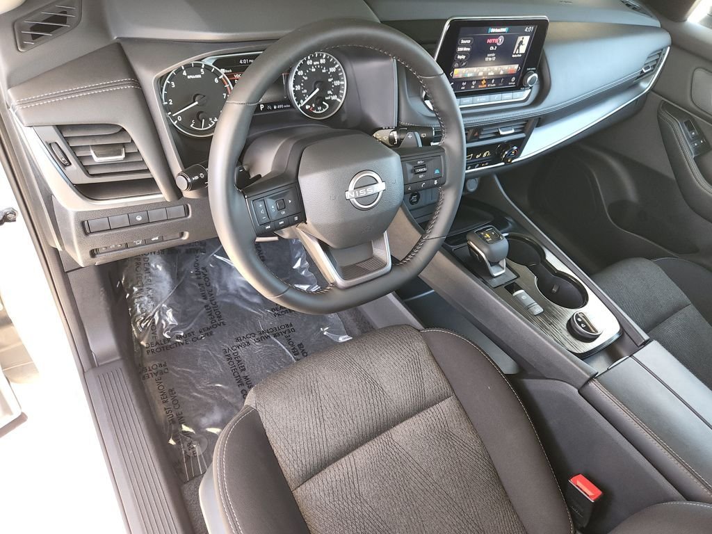 Used 2025 Silver Nissan SV image 11