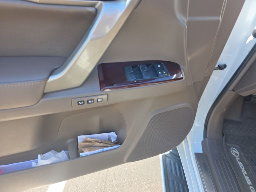 Used 2017  Lexus 460 image 17