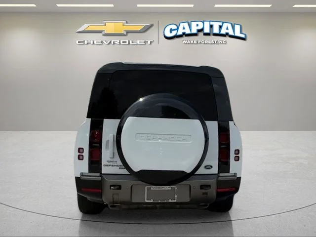Used 2023 White Land Rover X-Dynamic SE image 4