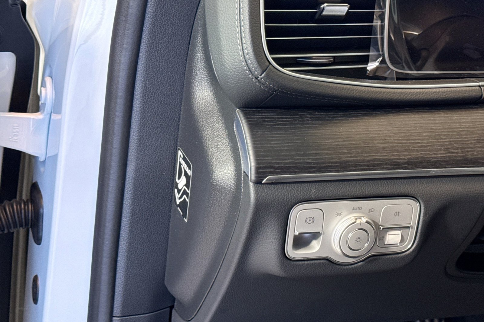 New 2026 MANUFAKTUR Moonlight White Metallic Mercedes-Benz GLS 450 image 10