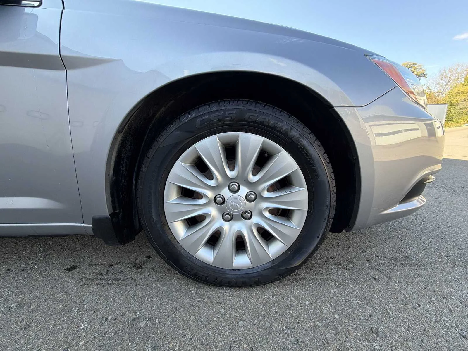 Used 2014 Billet Silver Metallic Clearcoat Chrysler LX image 18