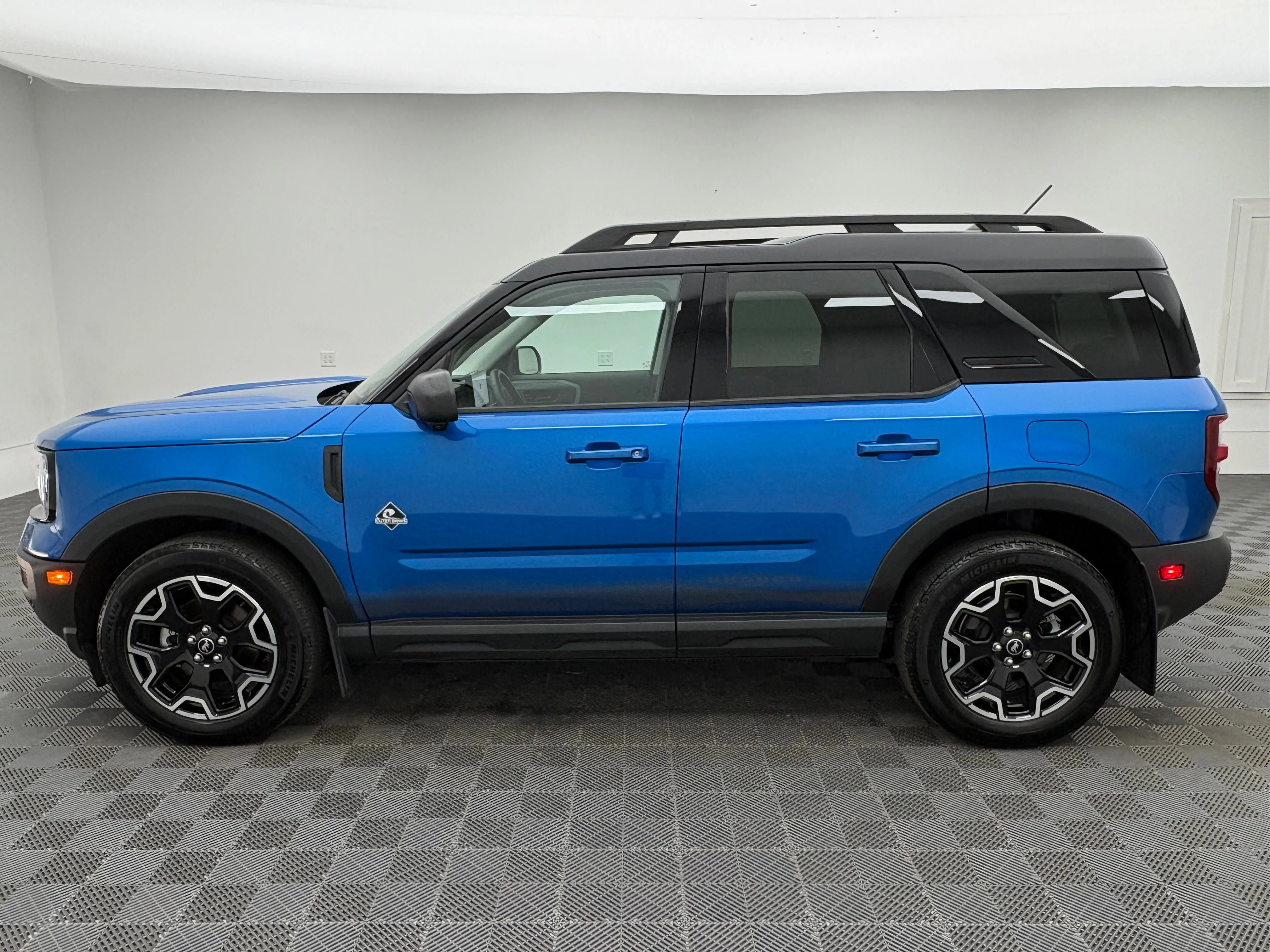 Used 2025 Blue Metallic Ford Outer Banks image 13