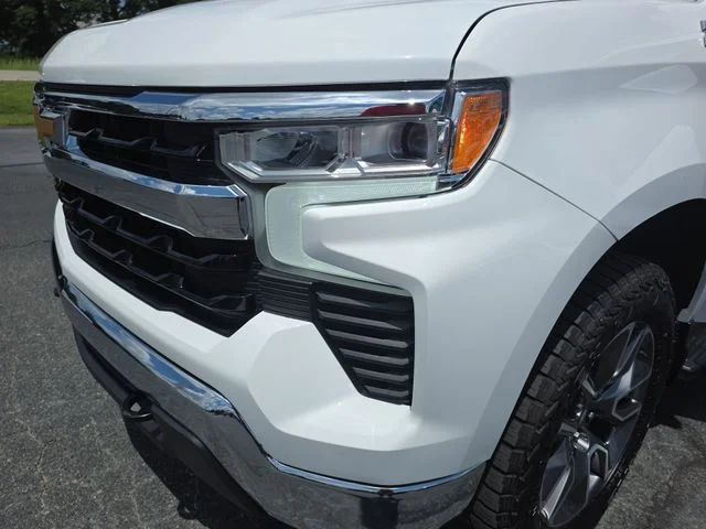 Used 2024 White Chevrolet LT image 32