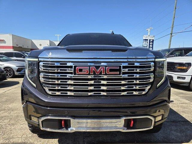Used 2022 Titanium Rush Metallic GMC AT4 image 8