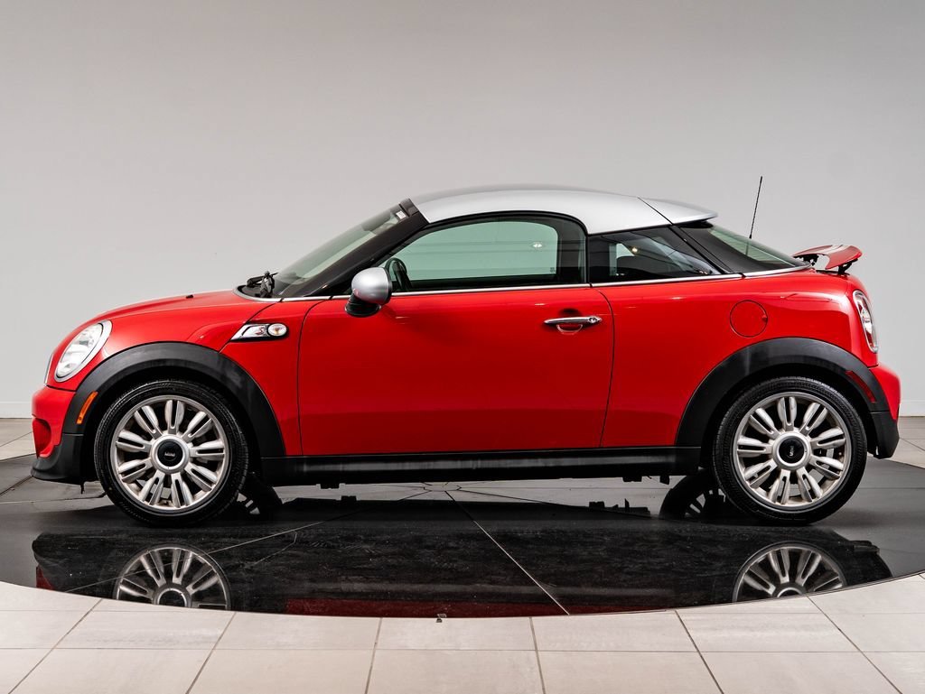 Used 2012 Chili Red MINI  image 5