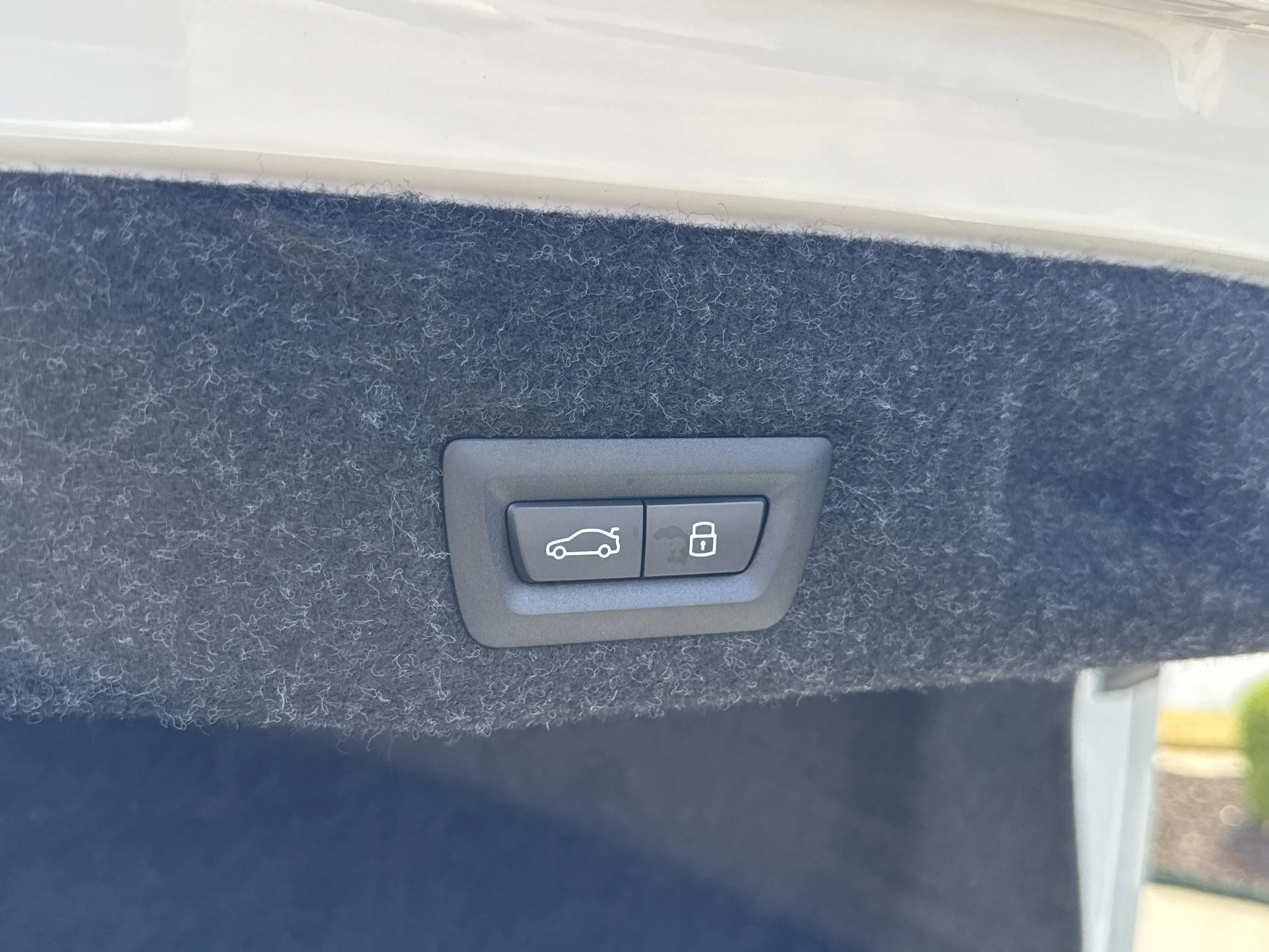 New 2026 MINERAL WHITE BMW 530i xDrive image 25