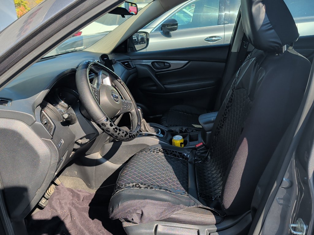 Used 2020 Gray Nissan S image 5