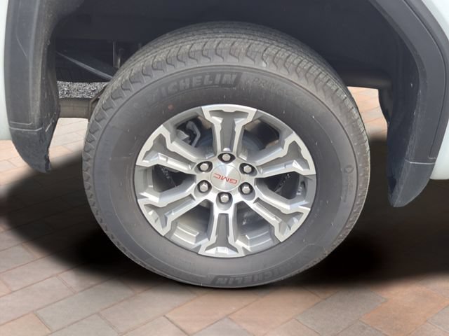 Used 2025 Summit White GMC SLT image 28
