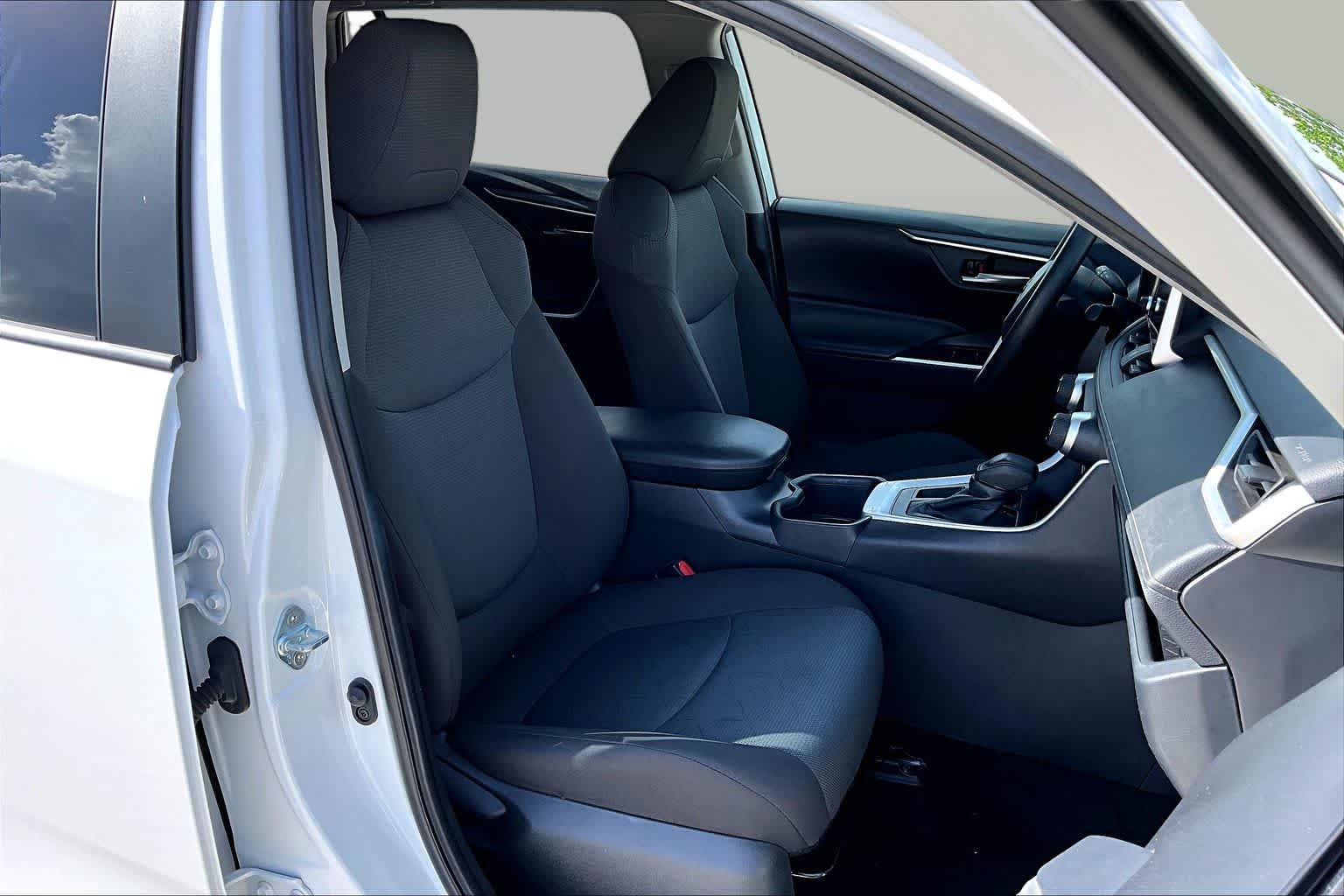 Used 2025 Ice Cap Toyota XLE image 9