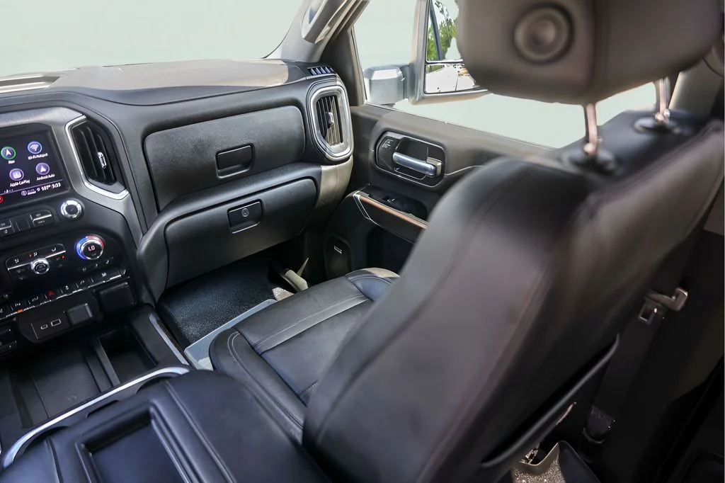 Used 2022 White GMC Denali image 32
