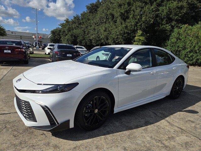 Used 2026 Ice Cap Toyota SE image 9
