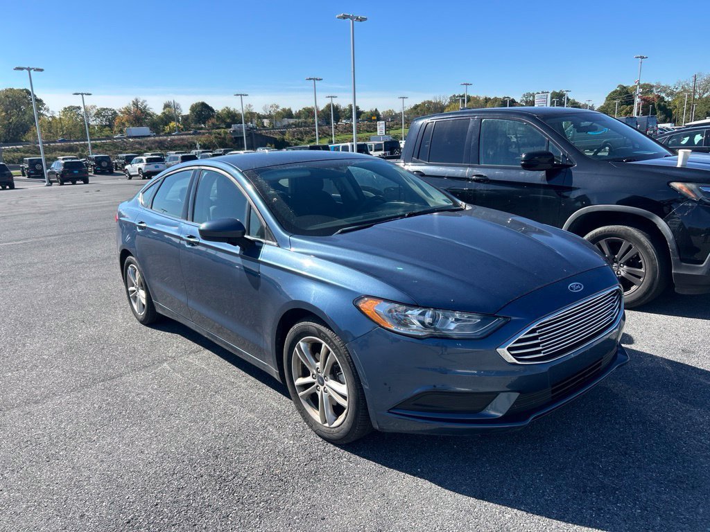 Used 2018 Blue Ford SE image 3