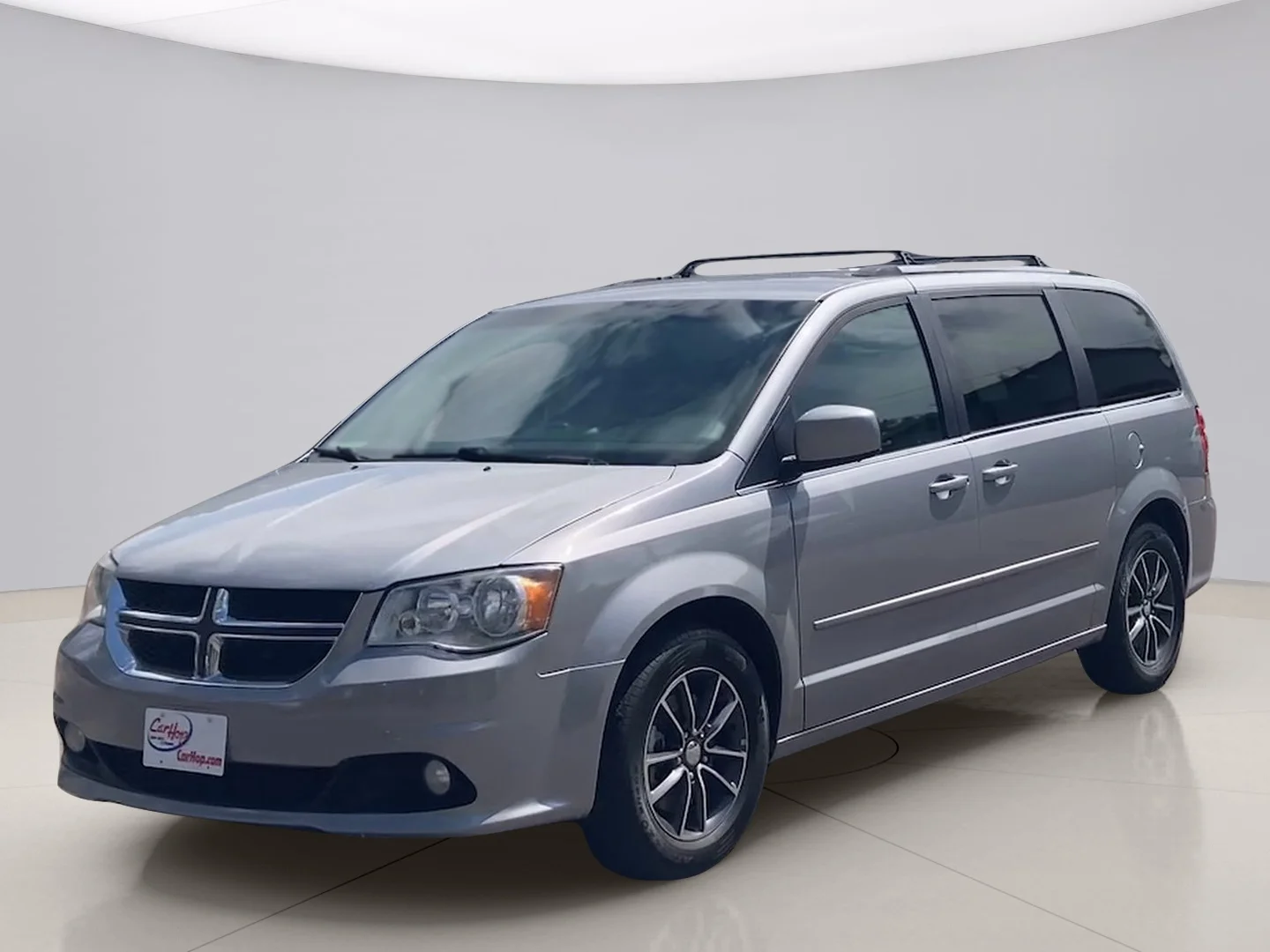 Used 2017 Silver Dodge SXT image 1