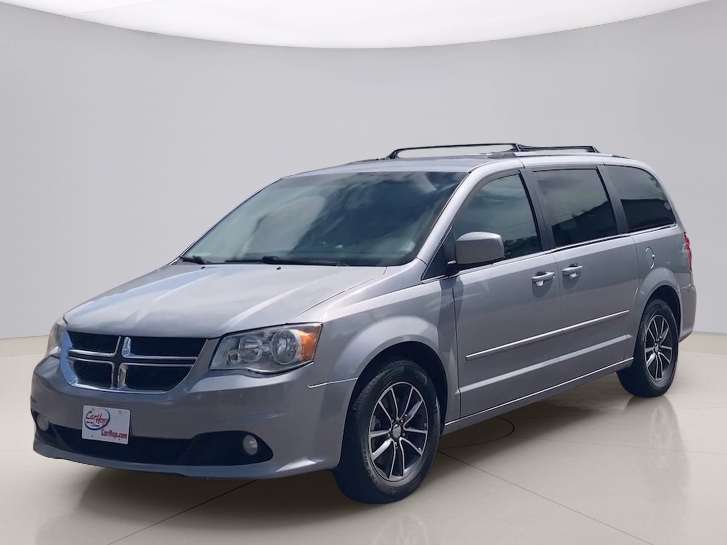 Used 2017 Silver Dodge SXT image 1
