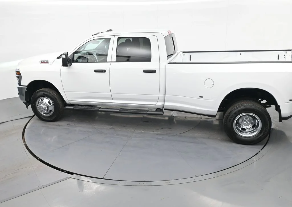 New 2026 Bright White Clear-Coat Exterior Paint RAM Tradesman image 30