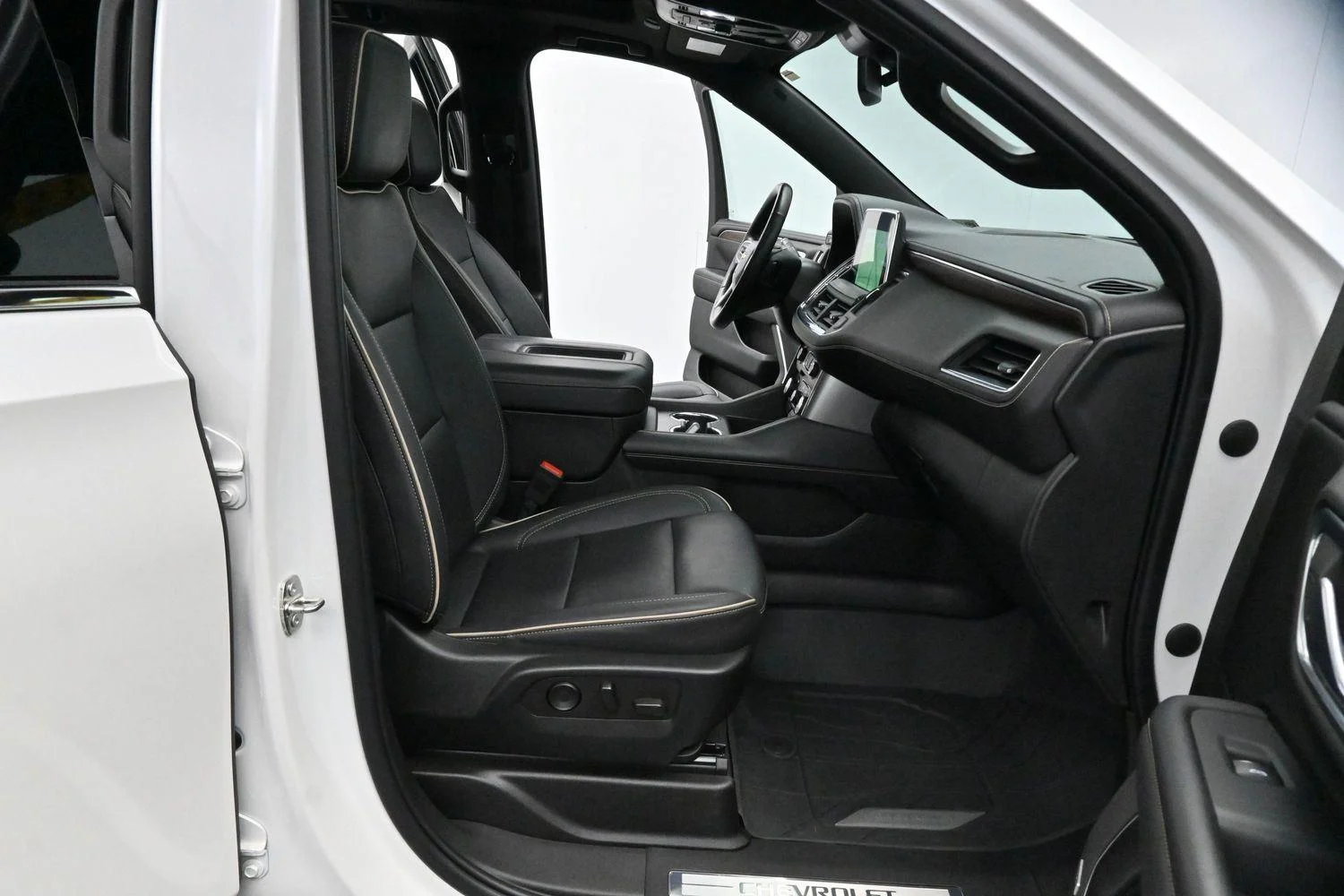 Used 2023 Iridescent Pearl Tricoat Chevrolet Premier image 36