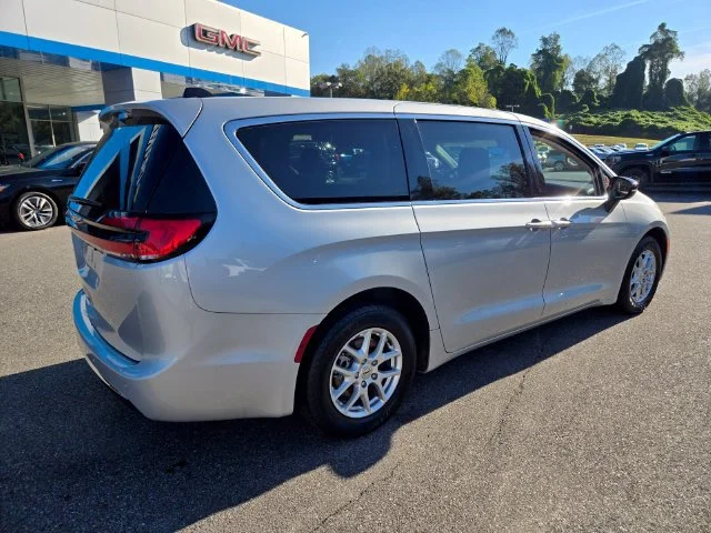Used 2024 Silver Chrysler Touring L image 8