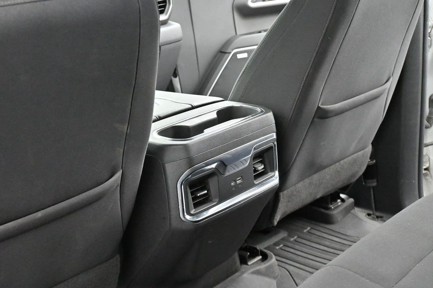 Used 2022 Quicksilver Metallic GMC Elevation image 28