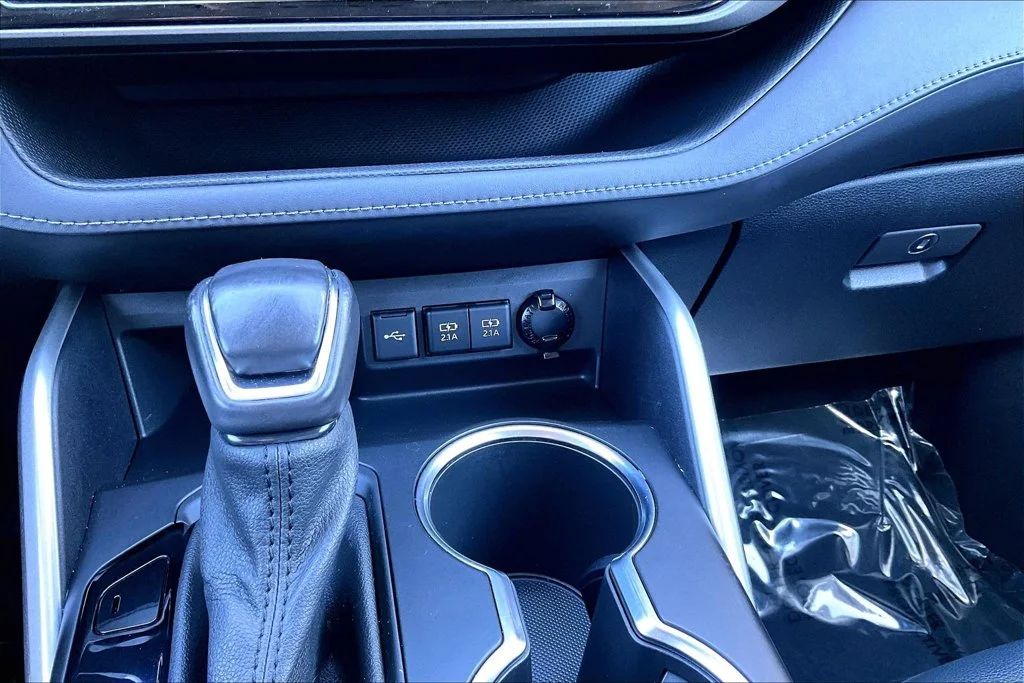 Used 2021 Silver Toyota XLE image 20