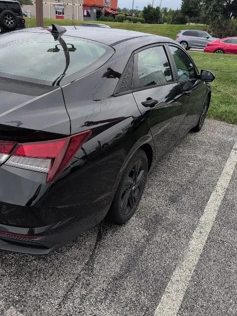 Used 2022 Black Hyundai SEL image 6