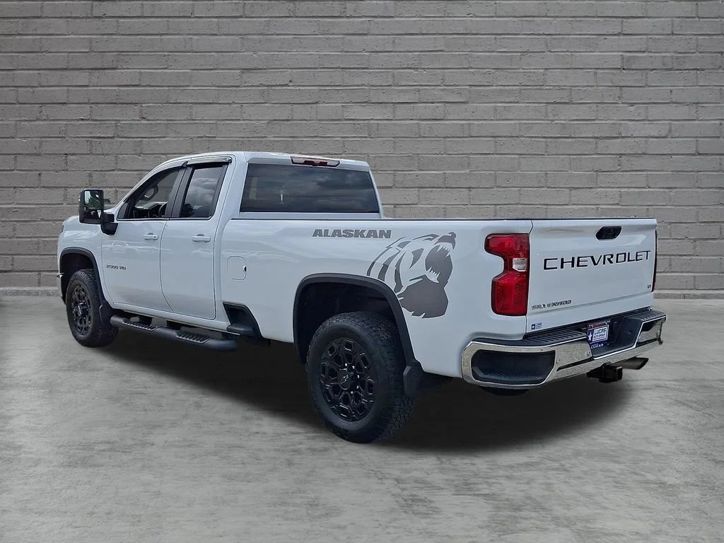 Used 2024 Summit White Chevrolet LT image 8