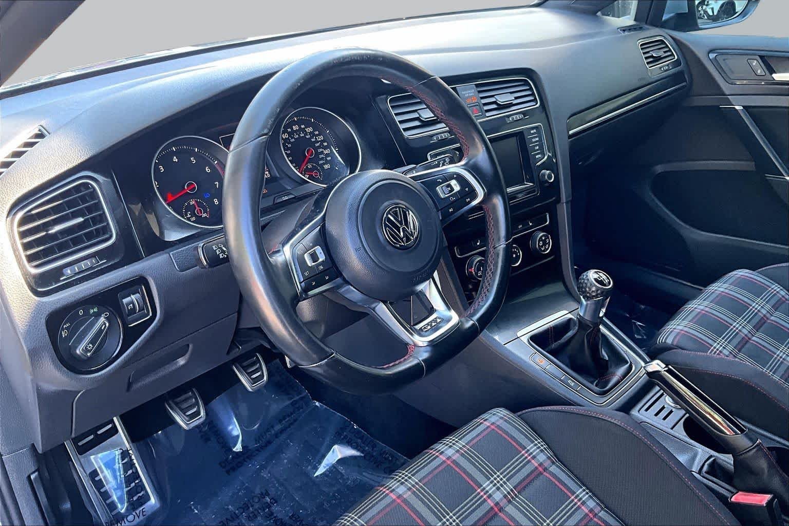 Used 2015 Reflex Silver Metallic Volkswagen S image 18