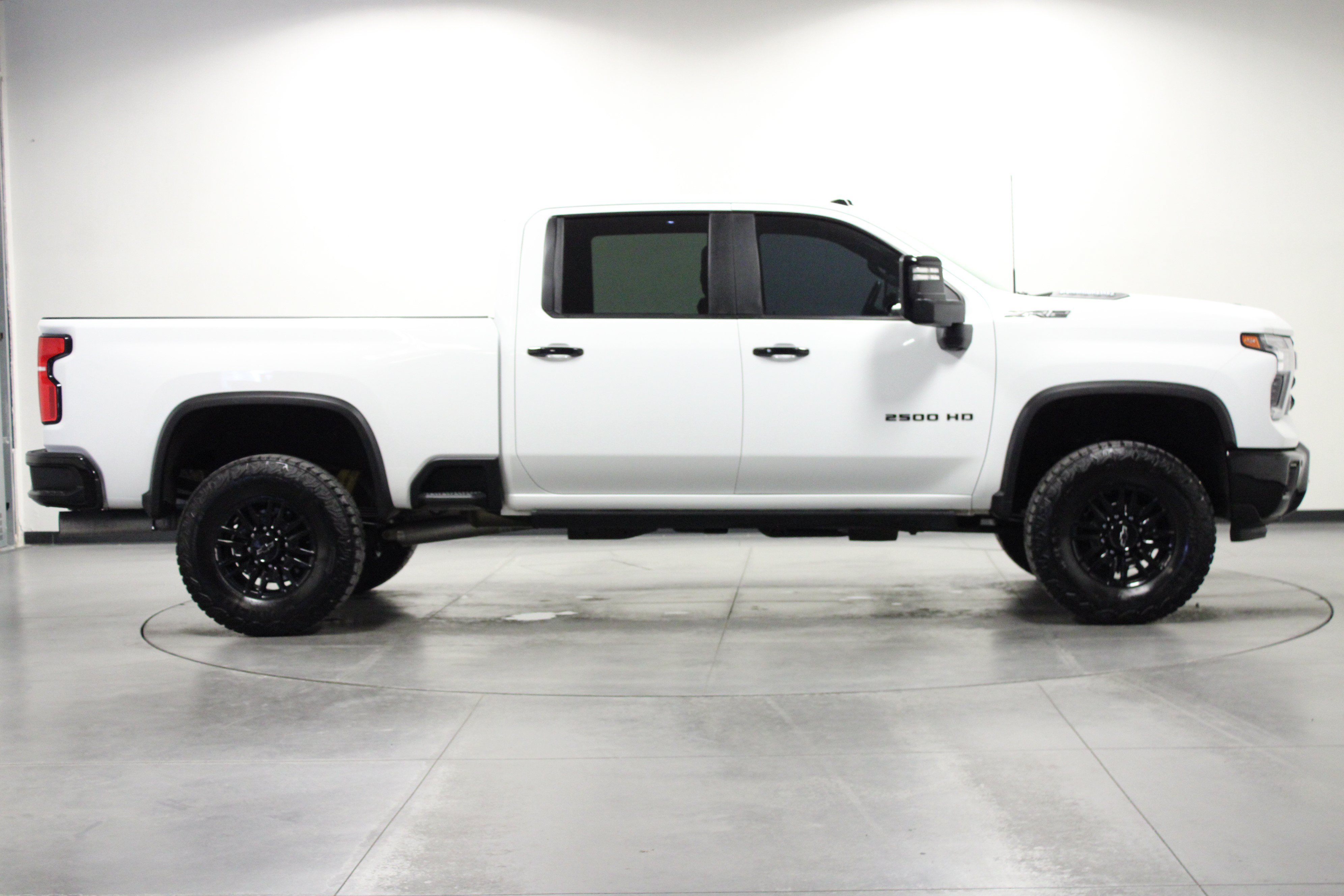 Used 2025 Summit White Chevrolet ZR2 image 3