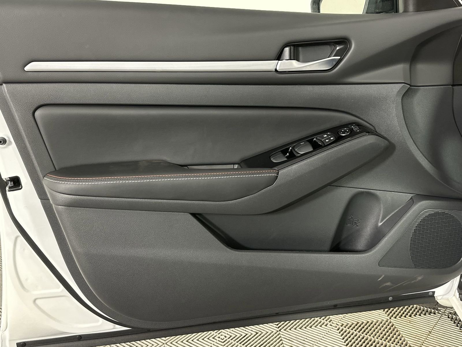 2025 Nissan Altima SR - Photo 29