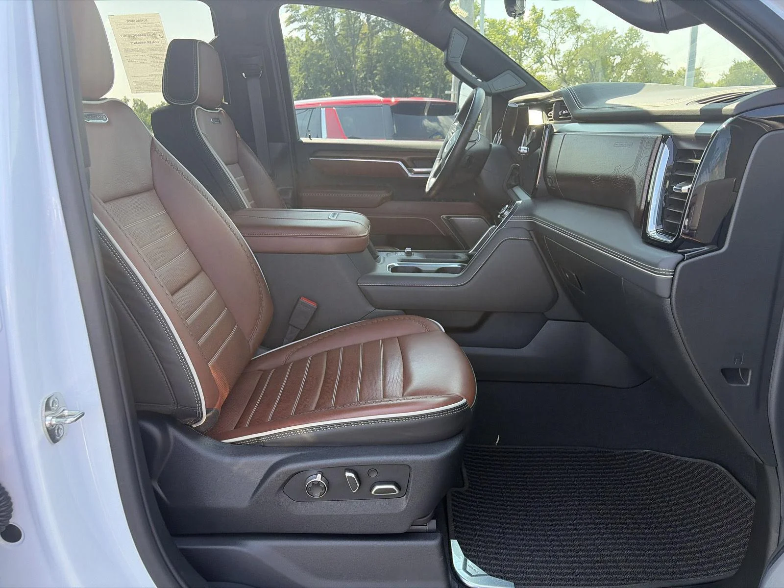 Used 2026 Glacier White Tricoat GMC Denali Ultimate image 21