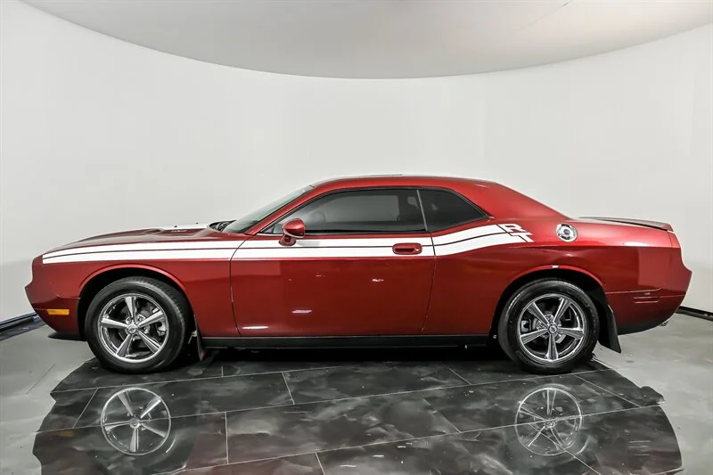 Used 2010 Inferno Red Crystal Pearl Coat Dodge R/T image 6