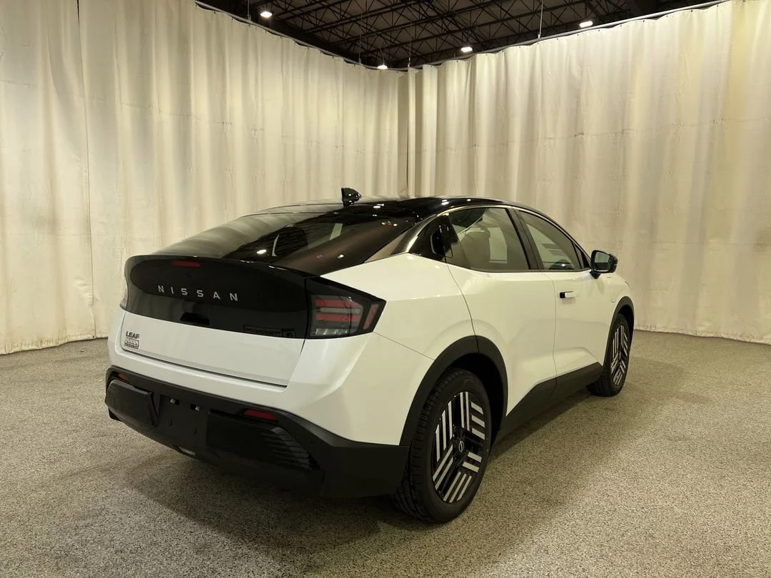 New 2026 Everest White Pearl TriCoat / Super Black Two-tone Nissan SV+ image 8