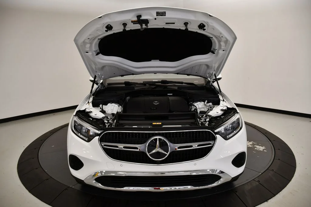 Certified Used 2026 Polar White Mercedes-Benz GLC 300 image 12