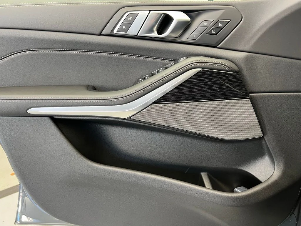 New 2026 Dravit Grey Metallic BMW xDrive40i image 21