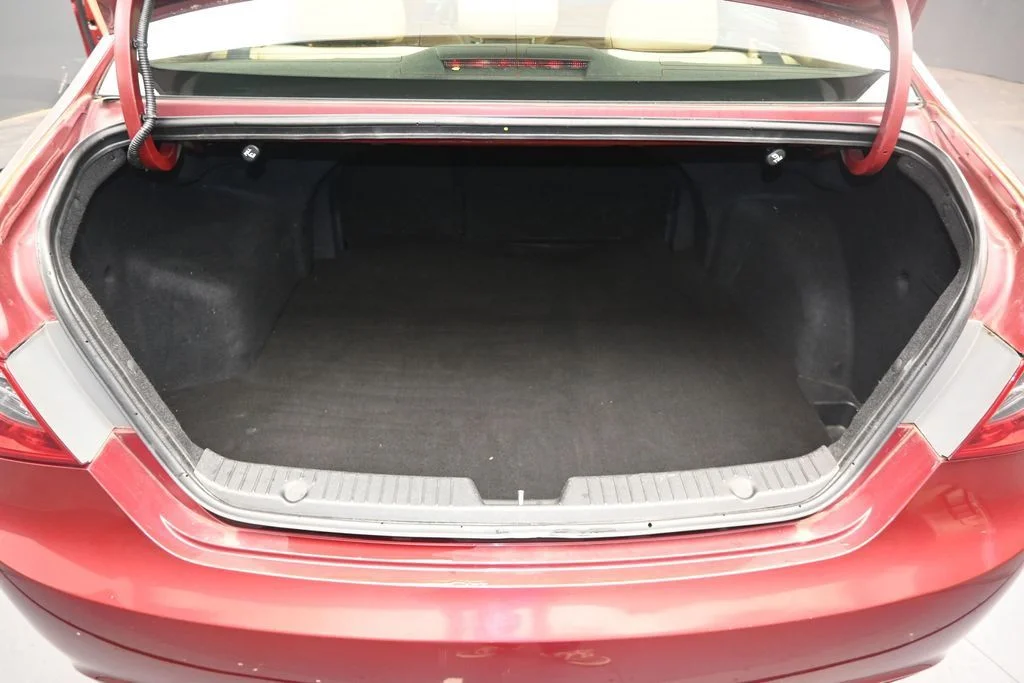 Used 2011 Red Hyundai GLS image 14