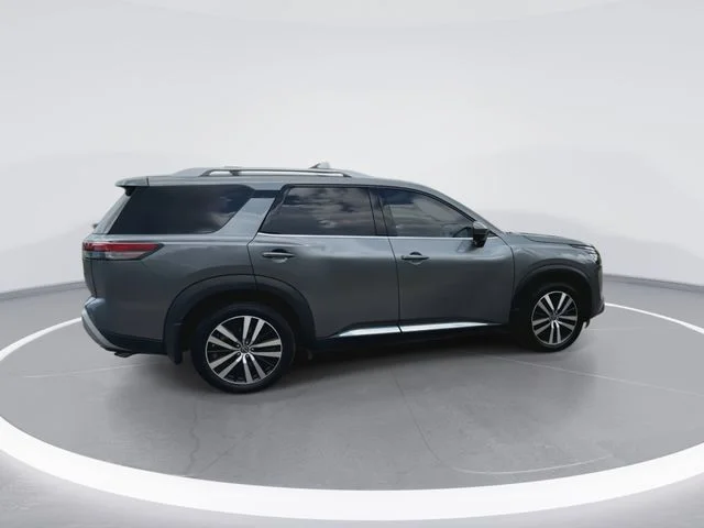 Used 2025 Gray Nissan Platinum image 12