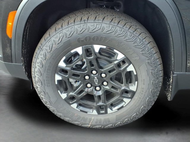 New 2027 Mosaic Black Metallic Chevrolet Z71 image 15