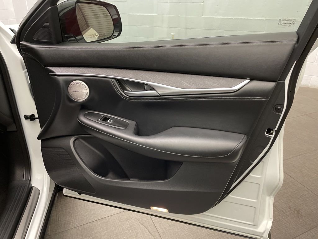 Used 2025 White INFINITI SENSORY image 27
