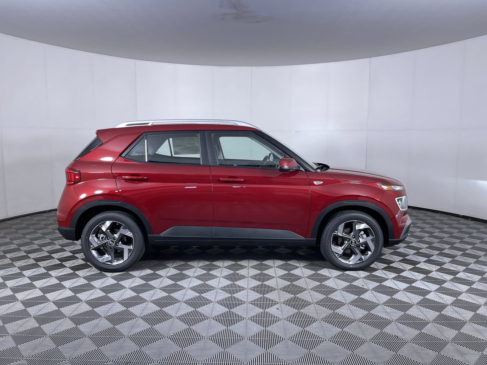 Used 2025 Ultimate Red Hyundai Limited image 4