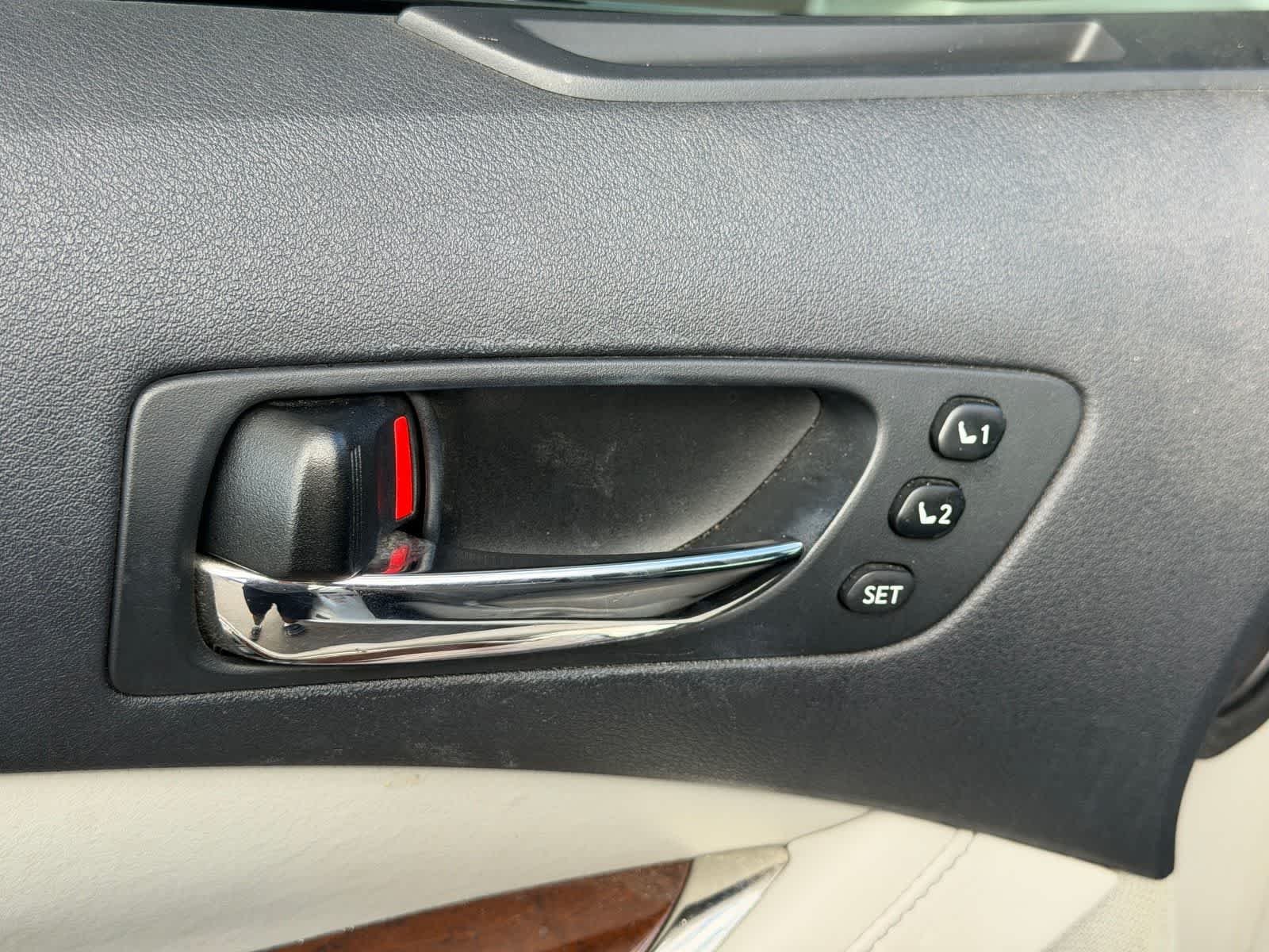 Used 2010 Starfire Pearl Lexus  image 11