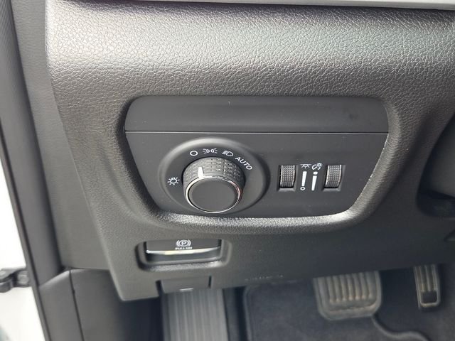 Used 2025 White Jeep Laredo image 26