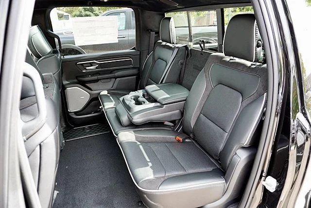 New 2026 Diamond Black Crystal Pearl-Coat Exterior Paint RAM Laramie image 24