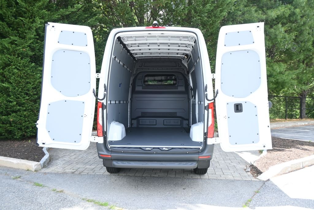 New 2026 Arctic White Mercedes-Benz Cargo 144 WB image 28